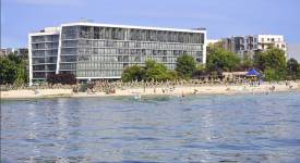 Marine Hotel